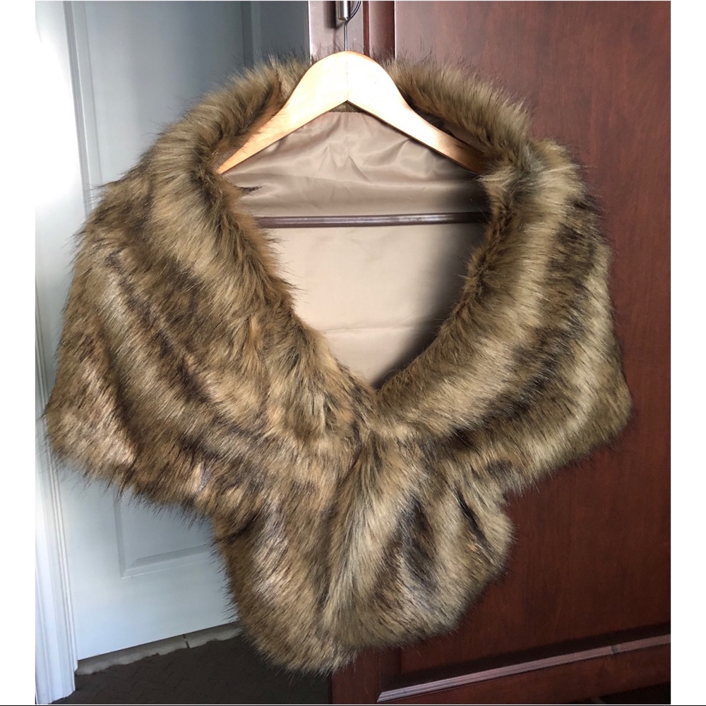 Faux fur shawl, brown